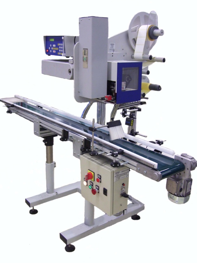 Labels applicator